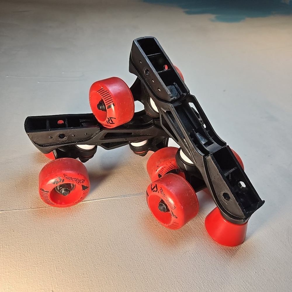 Roller Derby Trac Star VTG Black Red Truck‎ Plates 8.25 WB 1in Wheels Parts Lot